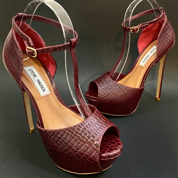 Steve Madden Shoes - Steve Madden Burgundy Crocodile 6” Platform Heels